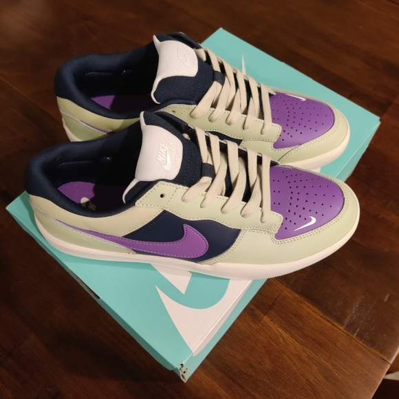 Nike | SB Force 58 Premium (DV5476-300) | Olive Aura & Black Raspberry - Picture 3 of 9